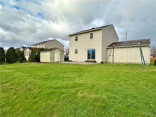 Building Photo - 8662 Bayview Dr