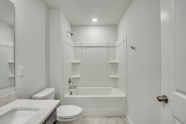 Building Photo - Available March 10th. Beautiful 6 BR/4.5 BA Home in Tanner Plantation!