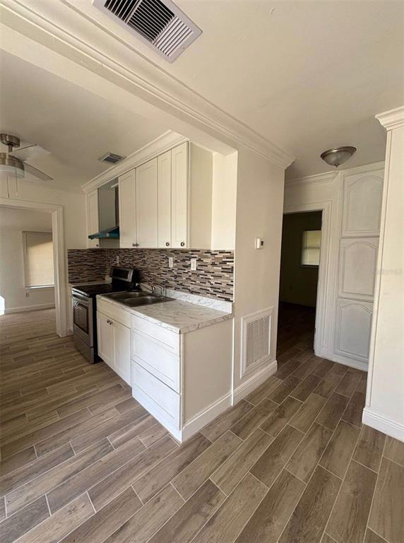 Building Photo - 3925 Mesa Ave