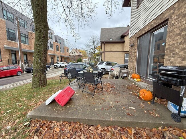 Building Photo - 1327/9 Bowen Ct.