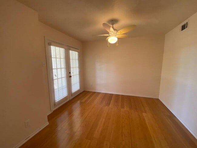 Building Photo - 3101 Townbluff Dr