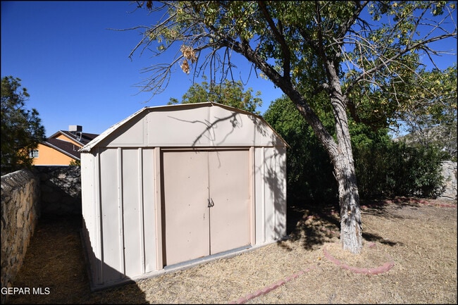 Building Photo - 813 Knorr Pl