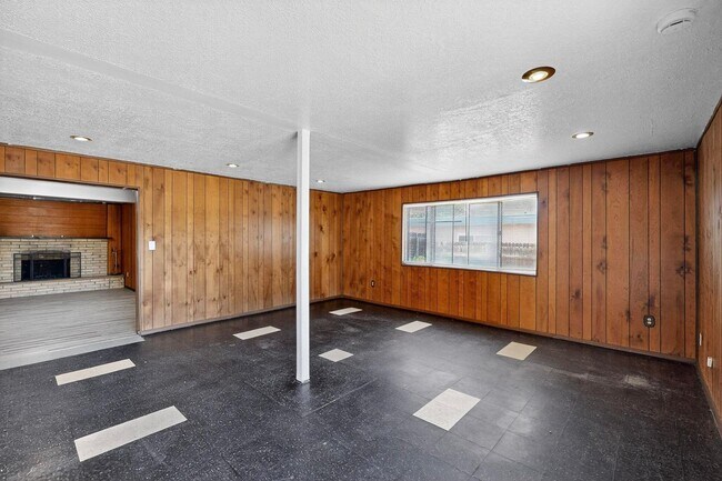 Building Photo - NE House 3/bd 1.75/ba 1/cg