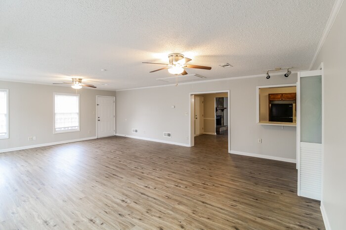Building Photo - 107 Summerfield Dr
