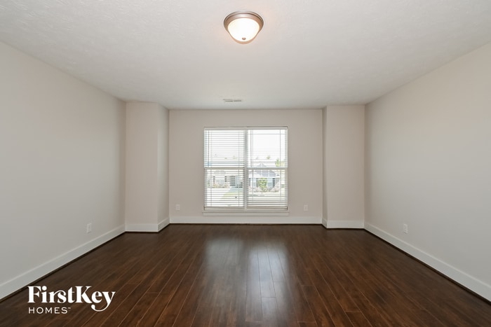 Building Photo - 607 Albermarle Dr