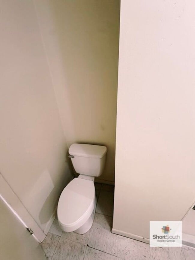 Building Photo - Updated 2 Bed 1 Bath apartment in Muskegon