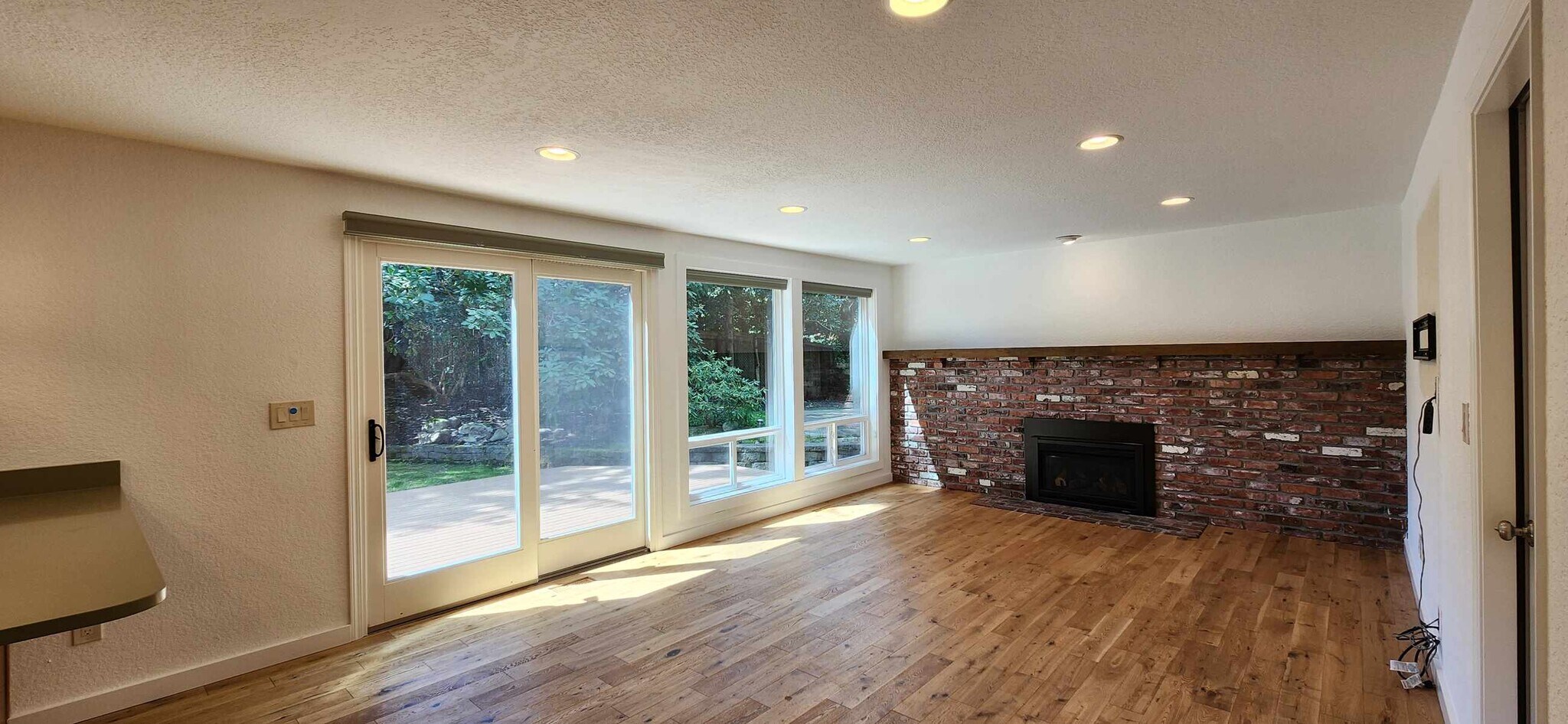 Building Photo - 2417 Sahalee Dr W