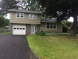 Building Photo - 112 Meadow River Dr