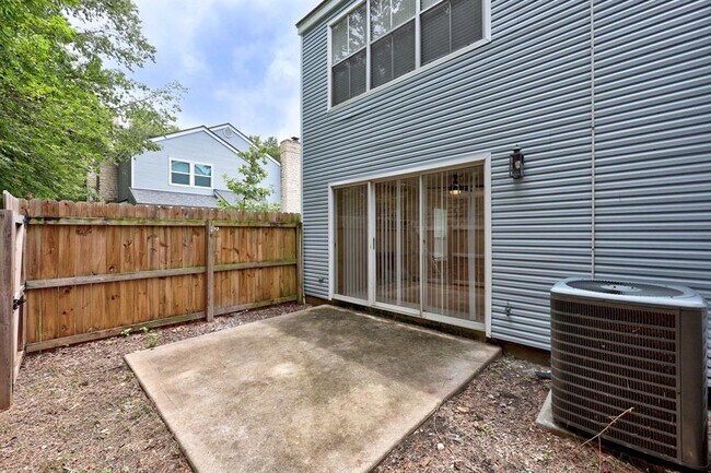 Building Photo - 6715 Old Quarry Ln