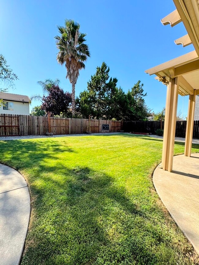 Building Photo - 4 bd 3 bth in Quiet Natomas Neighborhood