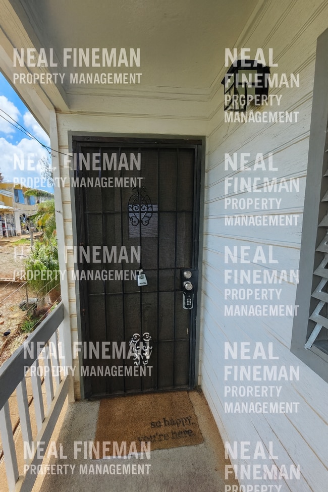 Building Photo - 1 Bed 1 Bath, No parking. Tenant pay all U...
