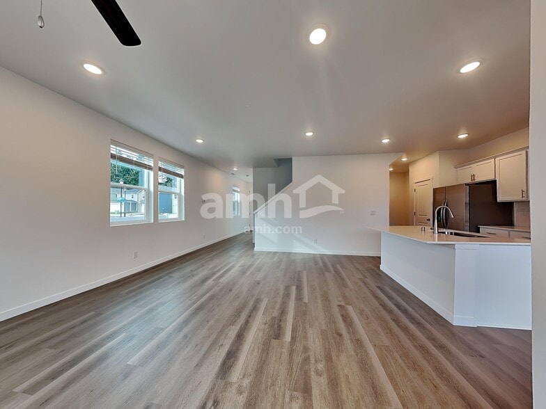 Building Photo - 5140 Turnstone St SE