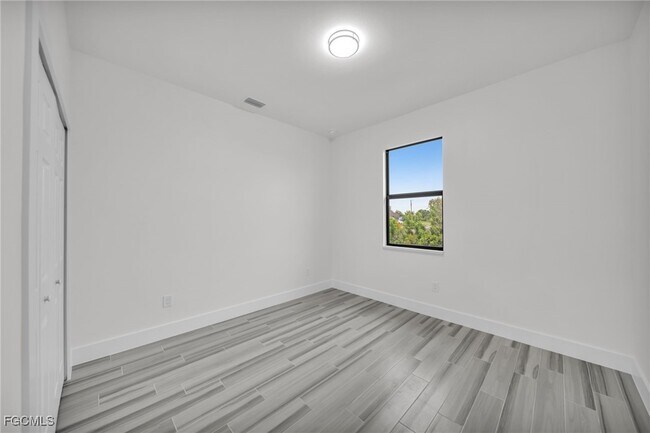 Building Photo - 2836 NW 5th Terrace