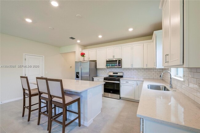 Building Photo - 12300 SW Myrtle Oak Dr