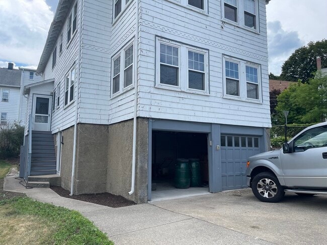 Building Photo - 17 Edgecliff Rd