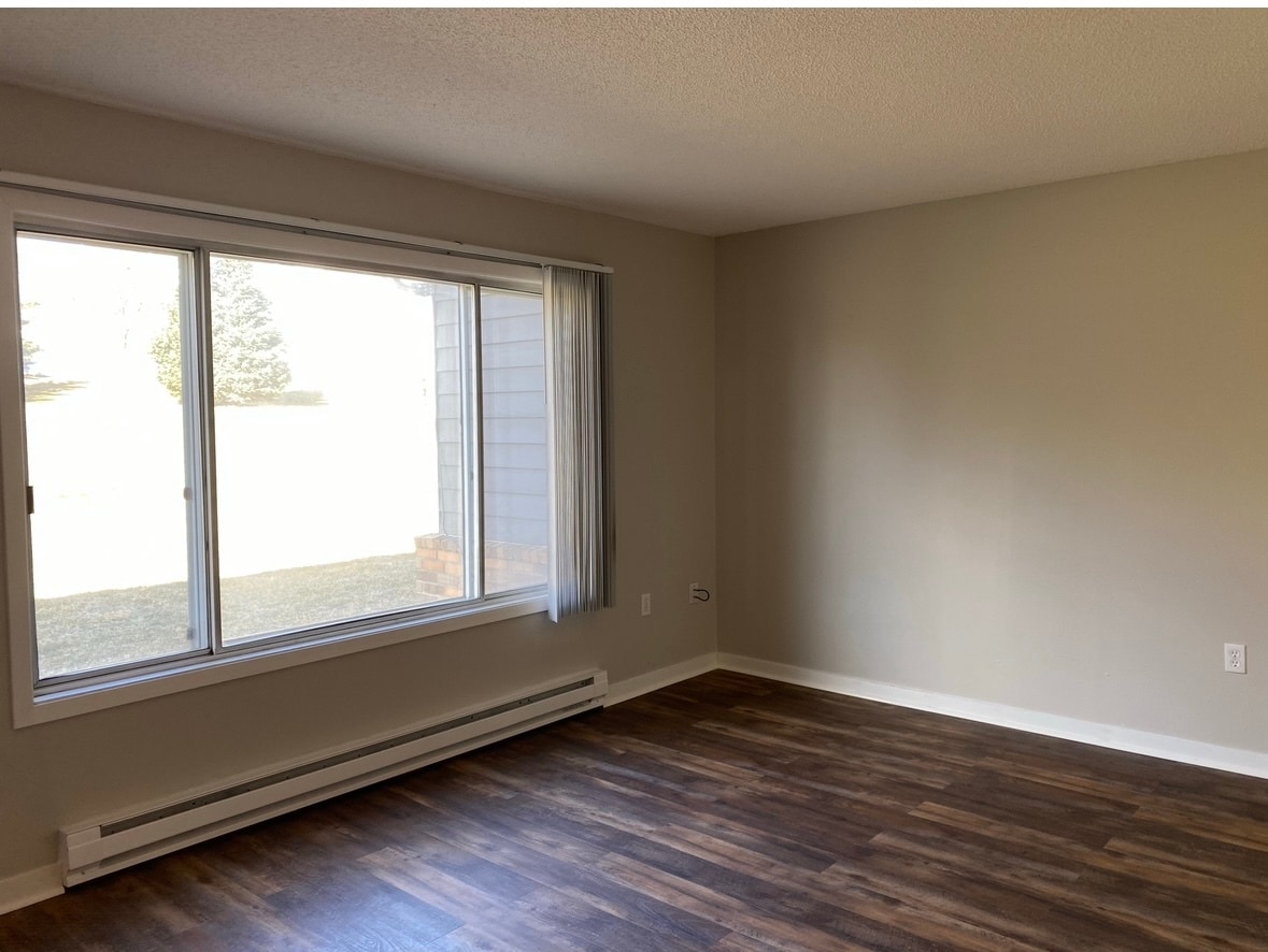 Building Photo - 740 W Village Rd