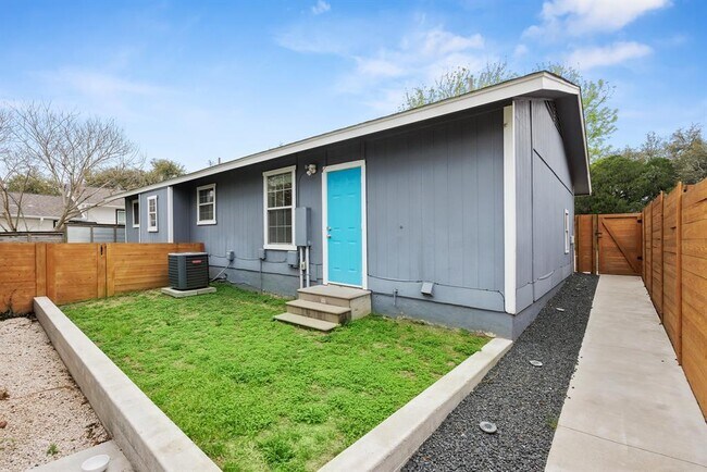 Building Photo - 1111 Lawson Ln