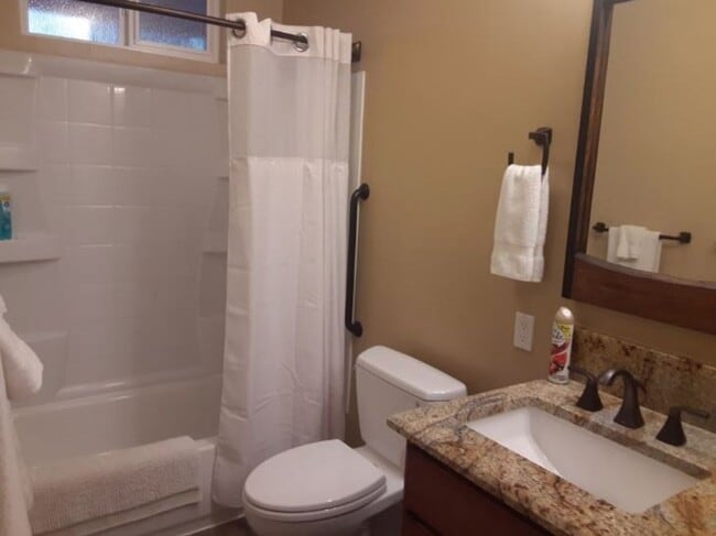 Building Photo - Long term furnished rental