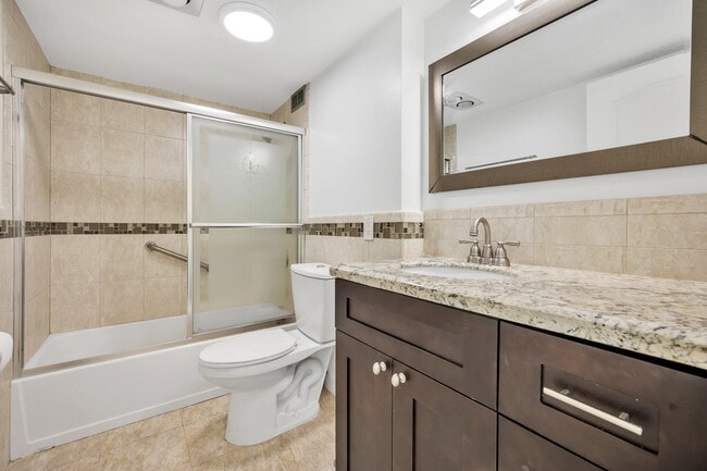 Building Photo - 720 Bayshore Dr