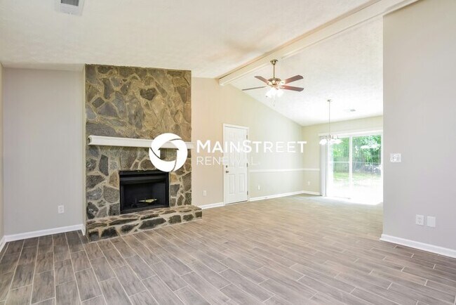 Building Photo - 3 Bedroom Pet-Friendly Home in Lithonia, GA with Main Street Renewal