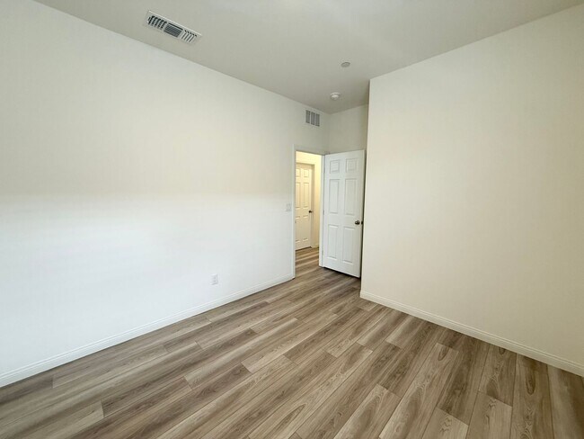 Building Photo - Modern Brand New Summerlin Home with 5 Bedrooms, Loft & Upgraded Finishes