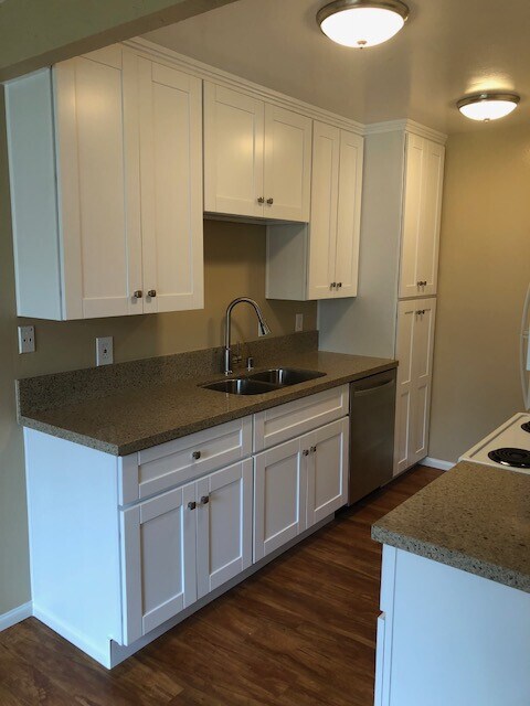 Building Photo - Prime Location in La Jolla!