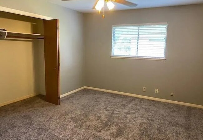 Building Photo - 2125 Shady Ln