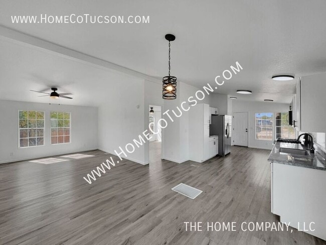 Primary Photo - 2662 W Golda St