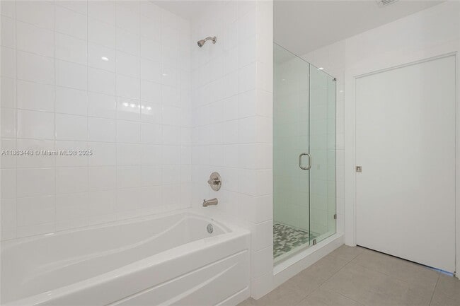 Building Photo - 555 E Dania Beach Blvd