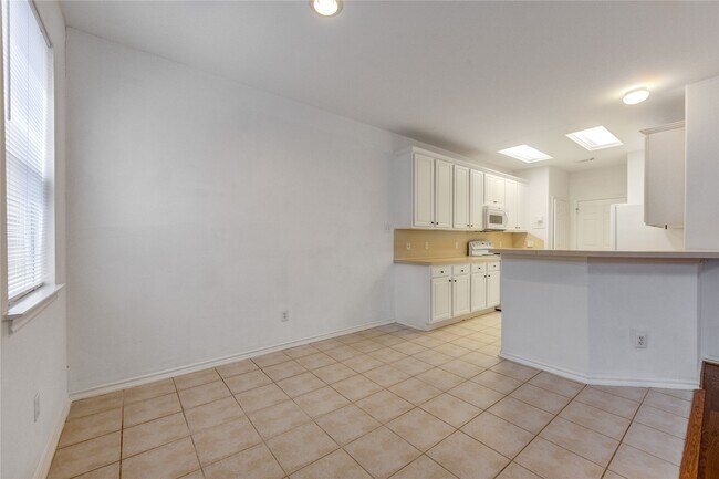 Building Photo - 225 Summerhaze Cir
