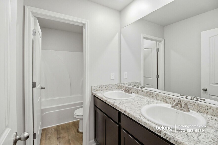 Building Photo - 163 Goodall Woods Dr