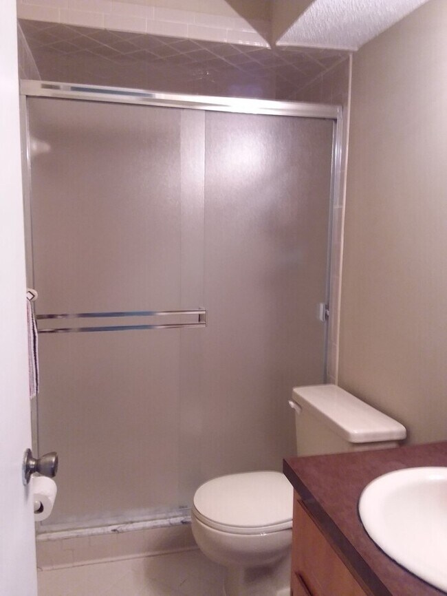 Building Photo - 2 bedroom 2 1/2 bath townhome in Arlington