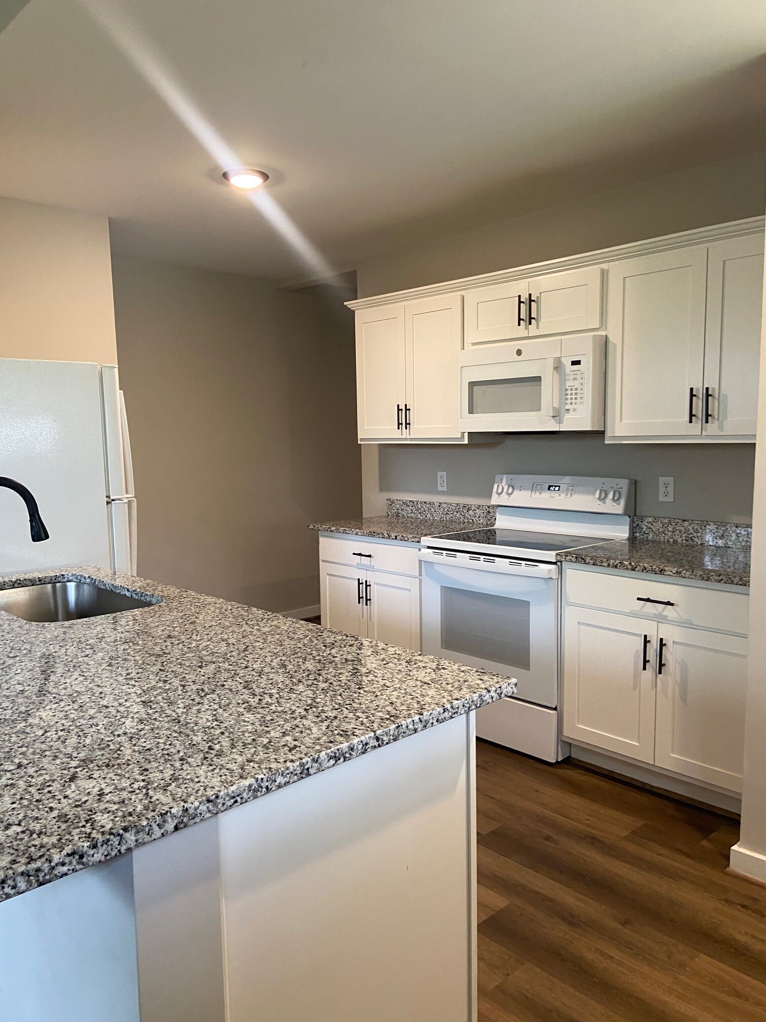 Building Photo - 56 18th Ave S