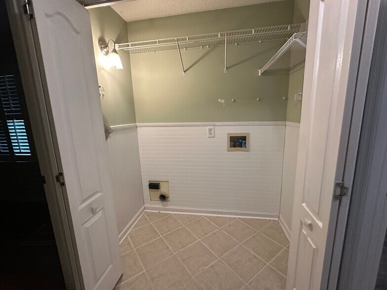 Building Photo - 101 Foxwatch Cir