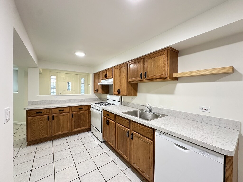 Building Photo - 5808 N Broadway St