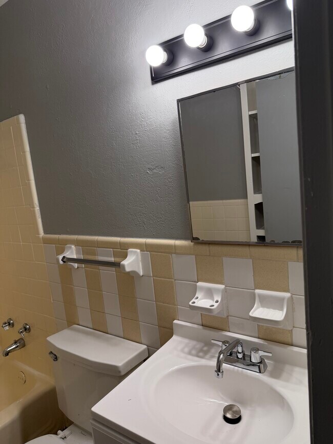 Building Photo - Pine Street Terrace