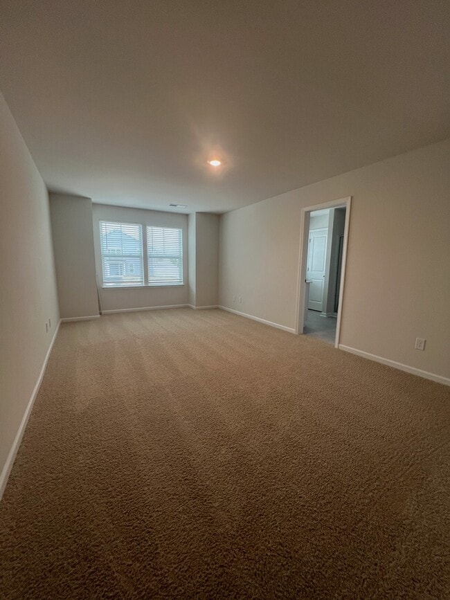 Building Photo - 1675 Hallview Ct