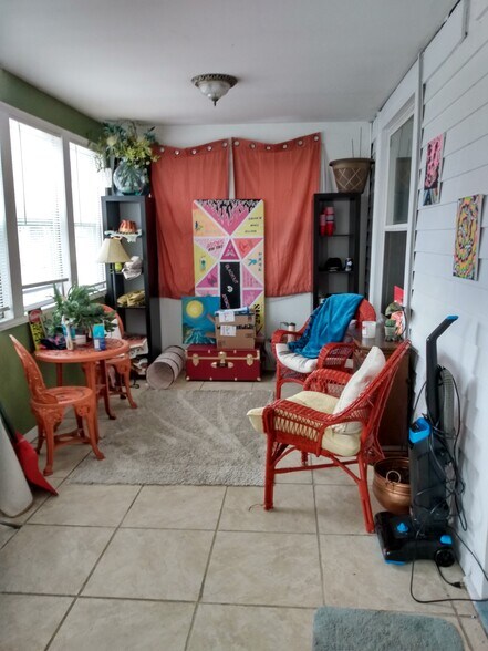 Building Photo - 2948 N Newhall St