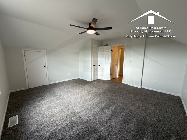 Building Photo - Greystone Court 1011-1013 Duplex