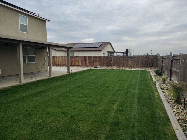 Building Photo - Spacious 5-Bedroom, 4-Bathroom House with Mother-in-Law Suite in SE Bakersfield