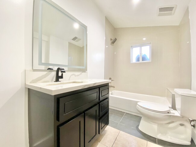 Building Photo - 13644 Terra Bella St Arleta, CA 91331
