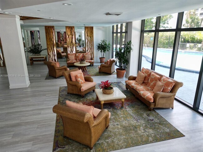 Building Photo - 1450 Brickell Bay Dr