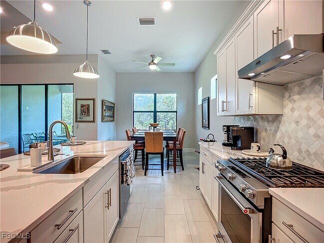 Building Photo - 2126 Yellowfin Cir