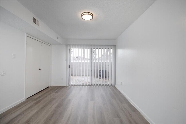 Building Photo - 12232 Bob White Dr