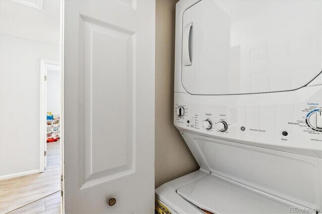 Building Photo - 8468 Everett Way