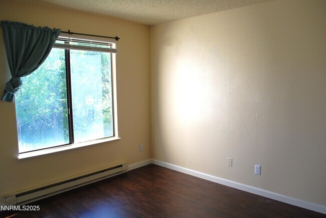 Building Photo - 3399 Crystal Ln