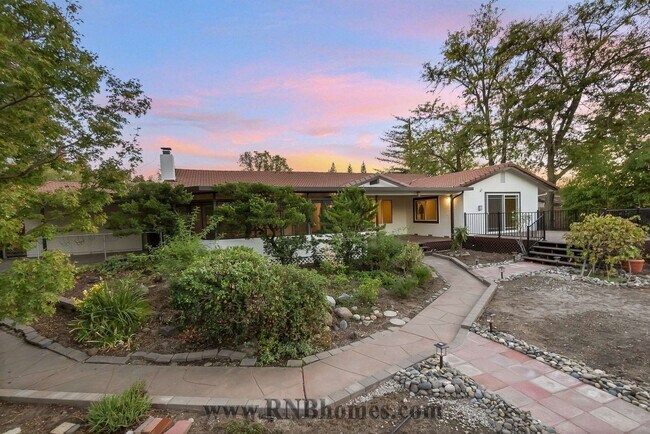 Building Photo - 4305 Whispering Oak Cir