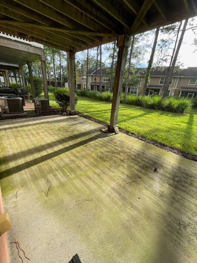 Building Photo - Midtowne