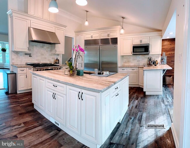 Building Photo - 536 Cardinal Dr