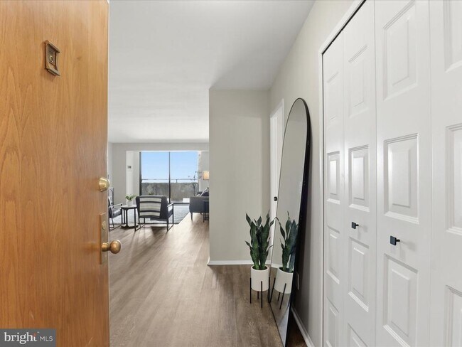 Building Photo - 1800 Old Meadow Rd